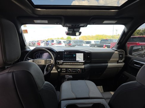 Used 2024 Chevrolet Silverado 1500 ZR2 w/ Technology Package image 9