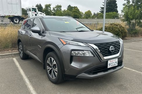 Used 2023 Nissan Rogue SV image 2