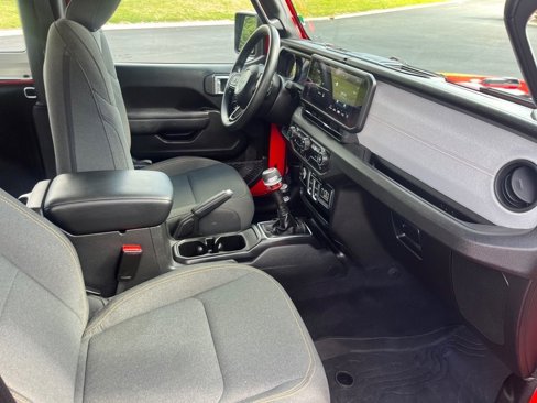 Used 2025 Jeep Wrangler Sport image 18