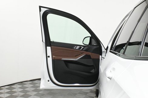 New 2026 BMW X5 xDrive50e w/ M Sport Package image 29