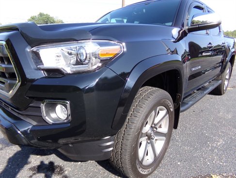 Used 2016 Toyota Tacoma Limited image 10