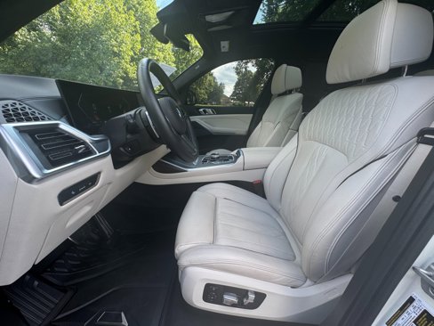 Used 2025 BMW X7 xDrive40i w/ M Sport Package image 9