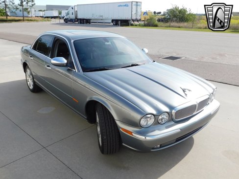 Used 2004 Jaguar XJ8 image 24