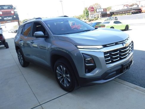 Used 2025 Chevrolet Equinox LT w/ Convenience Package II image 6