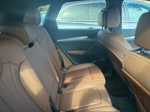 Certified 2025 Audi Q5 2.0T Premium image 12