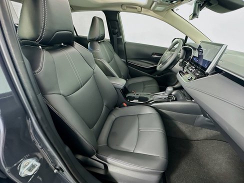 Certified 2025 Toyota Corolla XLE image 28