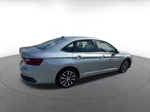 Used 2025 Volkswagen Jetta SE image 15