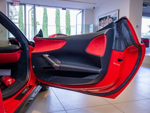 Used 2023 Ferrari SF90 Spider image 21