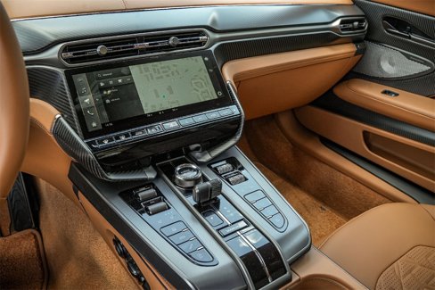 New 2025 Aston Martin Vanquish Coupe image 10
