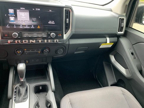 Used 2025 Nissan Frontier SV image 15