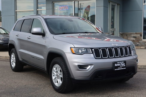 Used 2017 Jeep Grand Cherokee Laredo w/ Quick Order Package 23E image 2