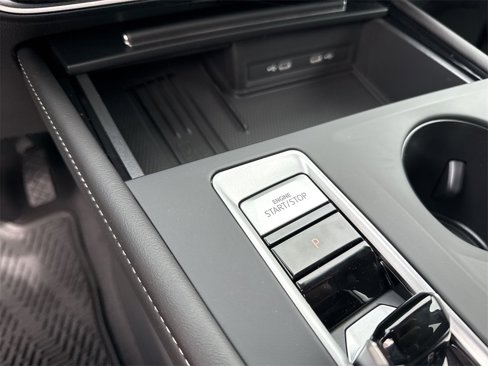 New 2025 Volkswagen Atlas SE image 32