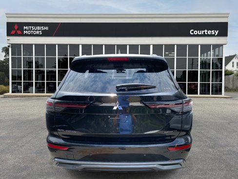 New 2025 Mitsubishi Outlander AWD image 2