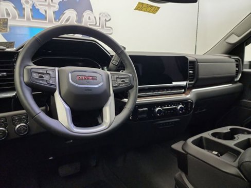 Used 2024 GMC Sierra 3500 SLE w/ SLE Convenience Package image 16
