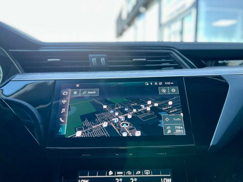 Used 2024 Audi Q8 e-tron Premium image 22