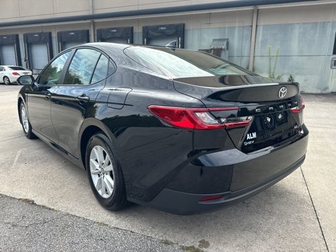 Used 2025 Toyota Camry LE image 7