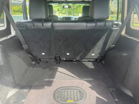 Used 2017 Jeep Wrangler Unlimited Rubicon image 8