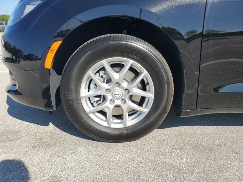 New 2026 Chrysler Voyager LX image 4