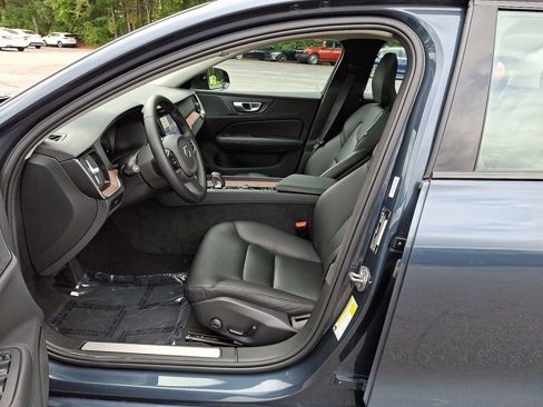 Used 2025 Volvo S60 B5 Plus image 17