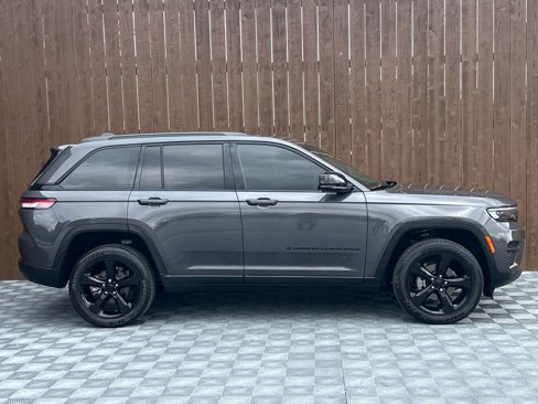 Used 2022 Jeep Grand Cherokee Altitude image 17