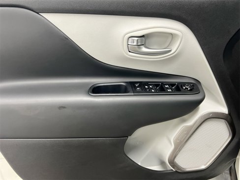 Used 2022 Jeep Renegade Latitude image 21