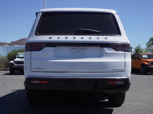 Used 2023 Jeep Wagoneer L Series II image 5