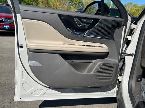 Used 2021 Lincoln Corsair AWD image 11