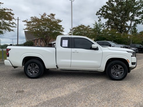 Used 2025 Nissan Frontier SV image 2