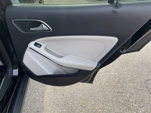 Used 2019 Mercedes-Benz GLA 250 4MATIC image 28