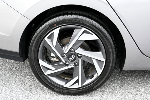 Used 2024 Hyundai Elantra Limited image 41