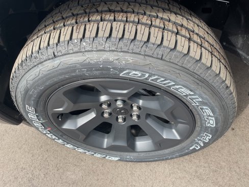 New 2026 RAM 1500 4x4 Crew Cab image 2