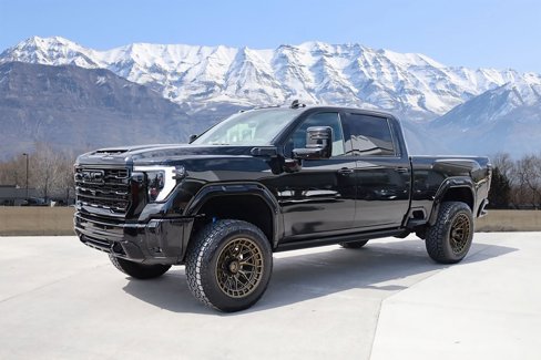 Used 2025 GMC Sierra 2500 AT4X image 2