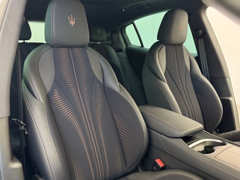 New 2025 Maserati Grecale Folgore image 18