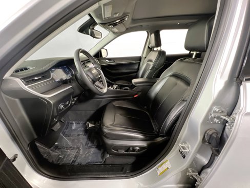 Used 2023 Jeep Grand Cherokee L Limited image 19