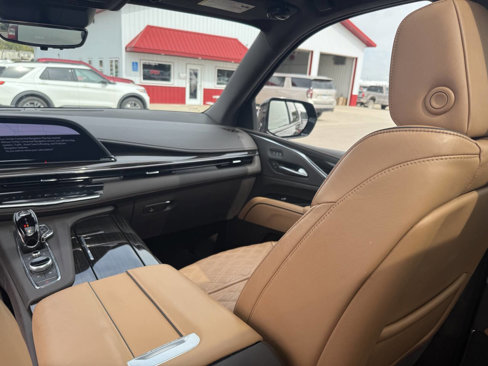 Used 2024 Cadillac Escalade Sport image 2