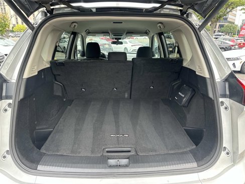 Used 2024 Nissan Rogue SV image 11