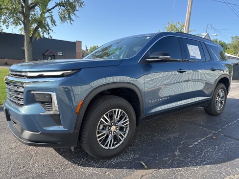 Used 2025 Chevrolet Traverse LT image 3