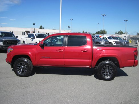 Used 2023 Toyota Tacoma SR5 w/ Technology Package image 5