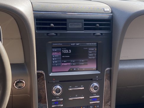Used 2015 Lincoln Navigator 2WD image 14