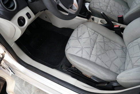 Used 2013 Ford Fiesta SE image 27