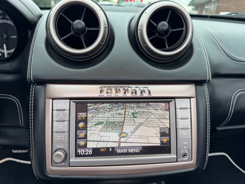 Used 2014 Ferrari California image 28