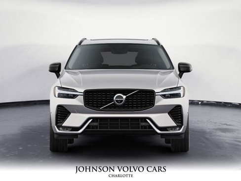 Certified 2025 Volvo XC60 B5 Plus image 2