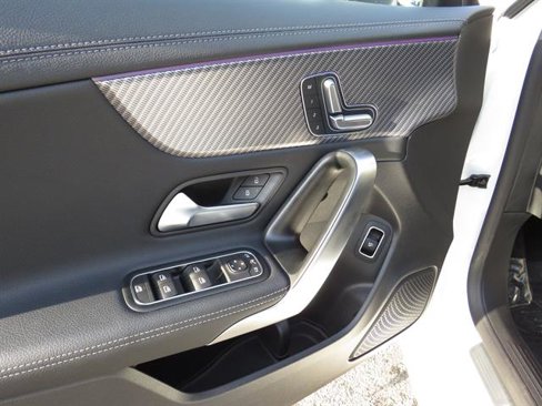 Used 2025 Mercedes-Benz CLA 250 4MATIC image 11