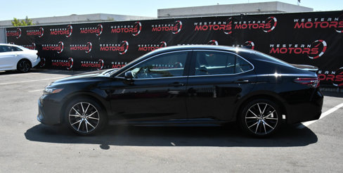 Used 2024 Toyota Camry SE image 4
