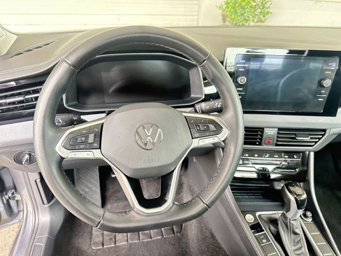 Used 2025 Volkswagen Jetta SE image 28