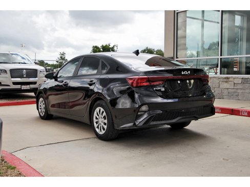 Used 2023 Kia Forte LX image 4