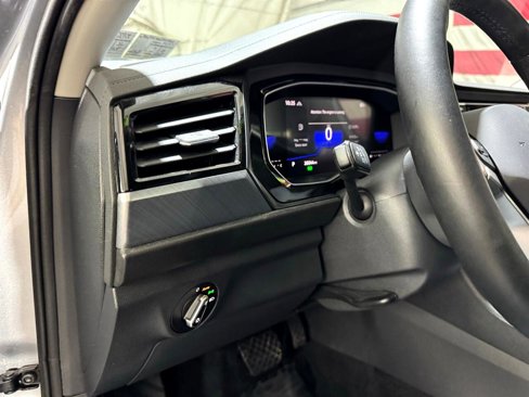 Used 2024 Volkswagen Jetta SE image 24
