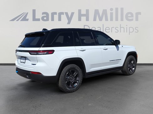 New 2025 Jeep Grand Cherokee Trailhawk w/ Luxury Tech Group III image 5