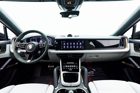 Used 2025 Porsche Cayenne GTS image 59