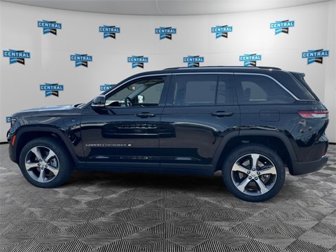 Used 2023 Jeep Grand Cherokee 4WD 4xe image 3
